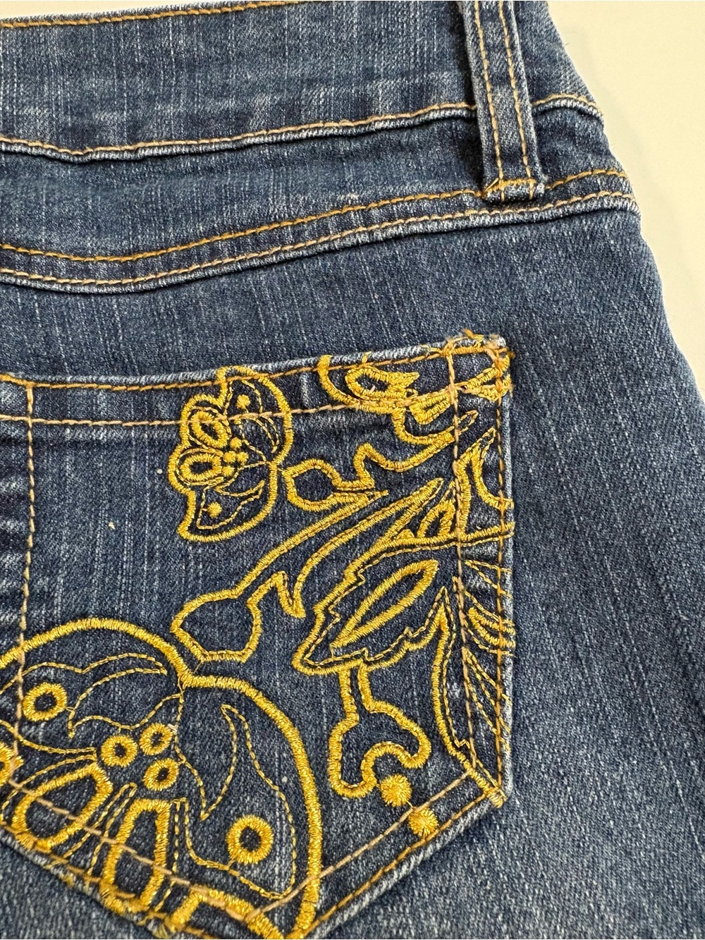 Vintage South Pole Street Jeans  Blue with GOLD Floral Pocket Embroidery!Capris